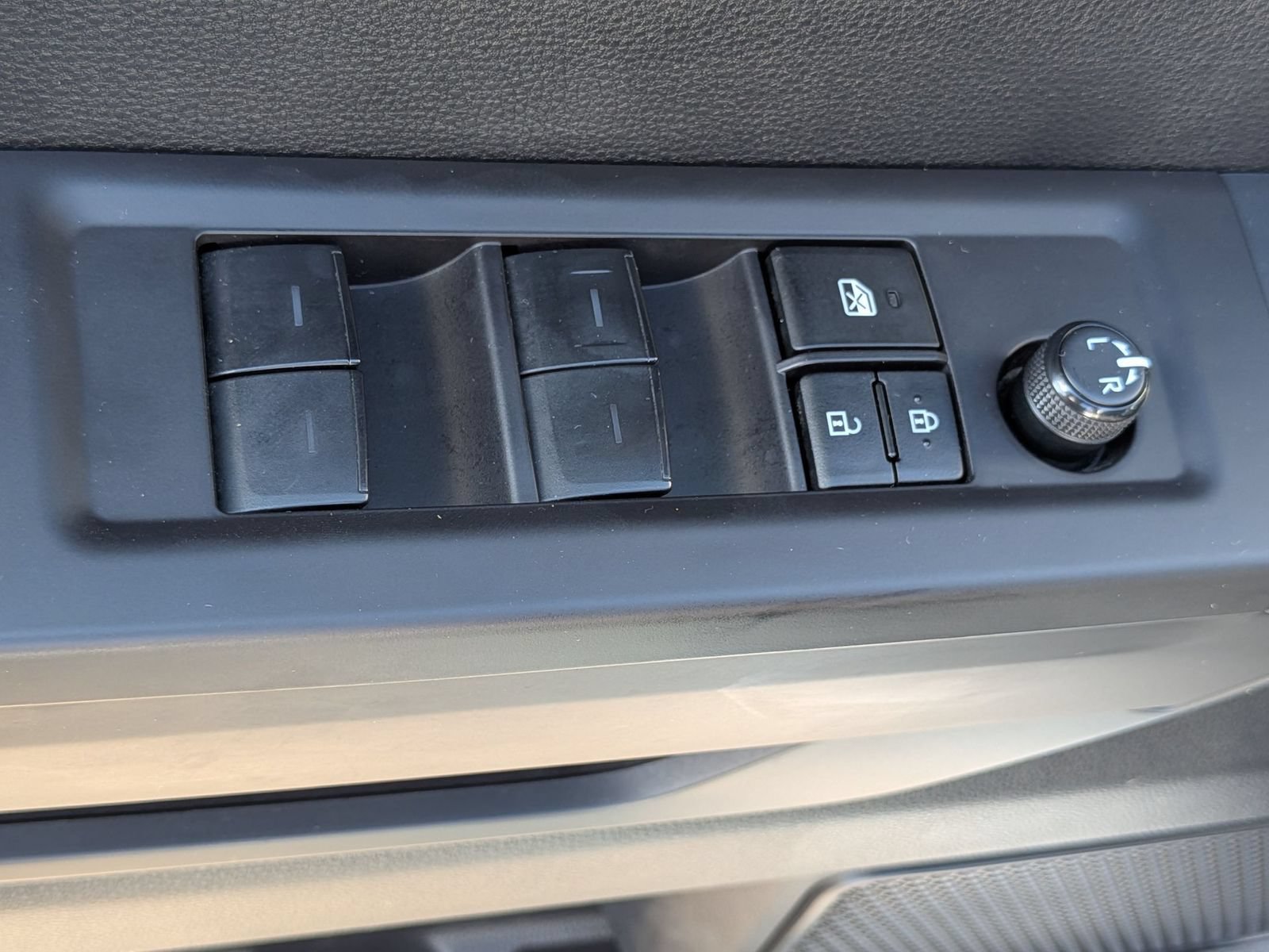 Used 2023 Toyota Tundra SR5 w/ SR5 Convenience Package AWD/4WD image 14