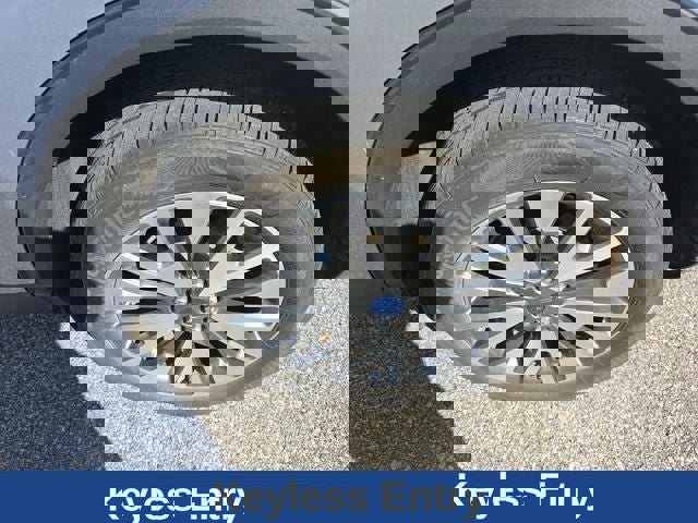 Used 2022 Ford Escape Titanium w/ Class II Trailer Tow Package image 18