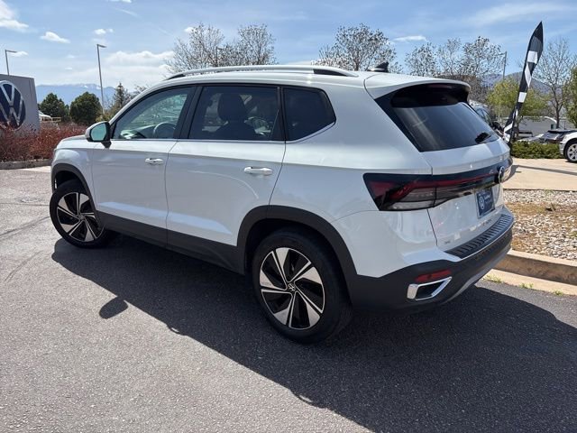 Used 2025 Volkswagen Taos SE AWD/4WD image 4