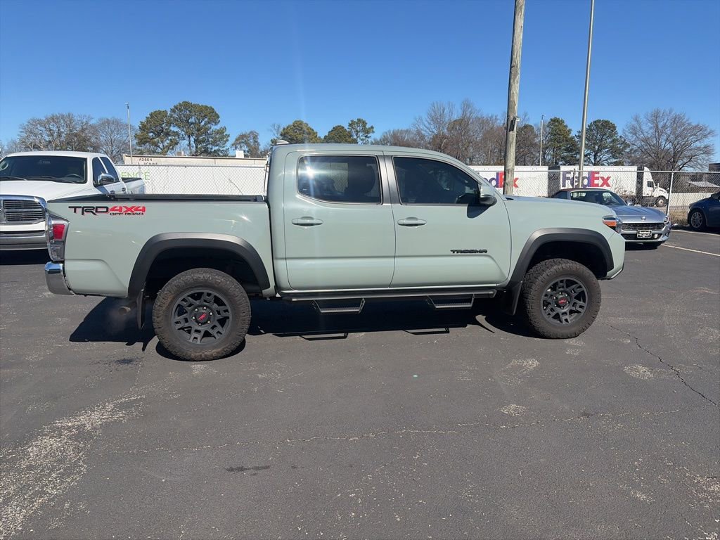 Used 2022 Toyota Tacoma TRD Off-Road image 8