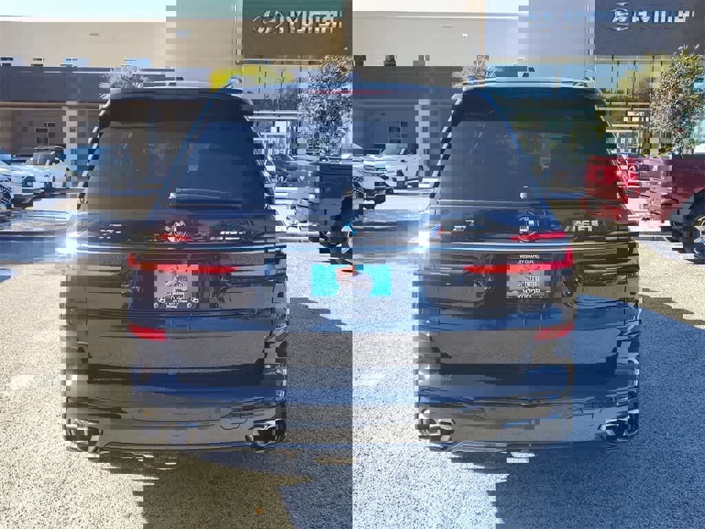 Used 2024 BMW X7 M60i w/ Executive Package image 10