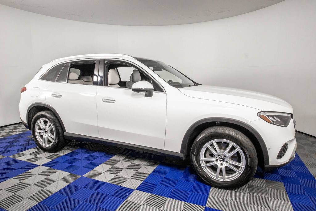 Used 2025 Mercedes-Benz GLC 300 image 4