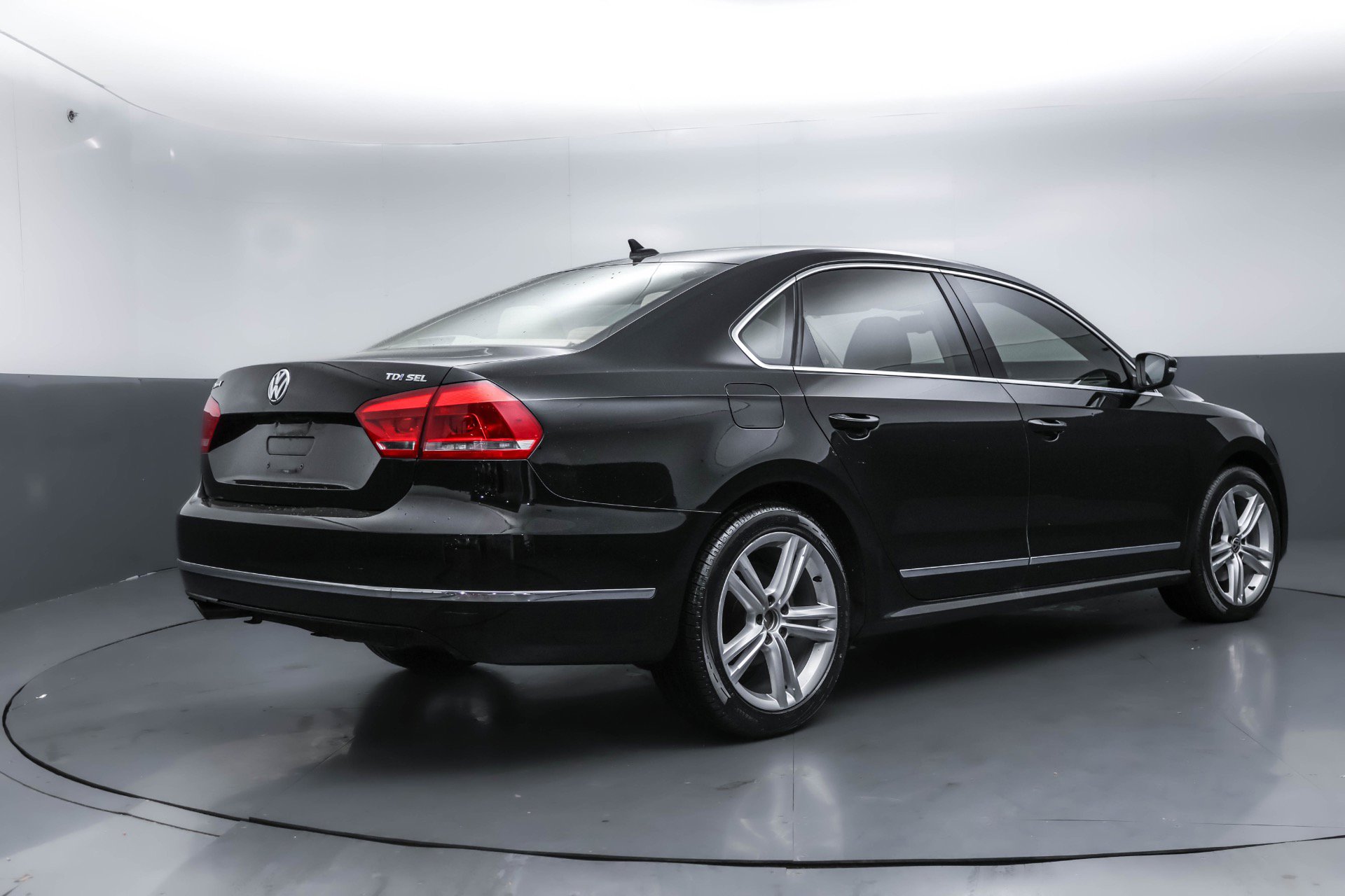 Used 2013 Volkswagen Passat TDI SEL Premium image 23