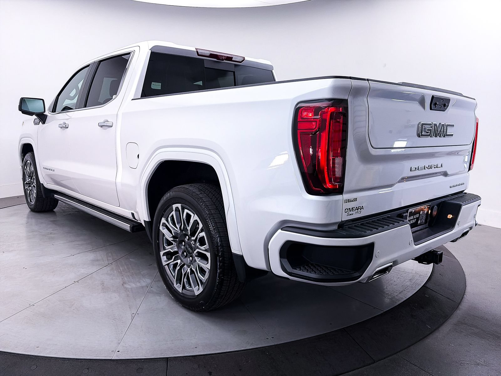 Used 2023 GMC Sierra 1500 Denali Ultimate AWD/4WD image 18