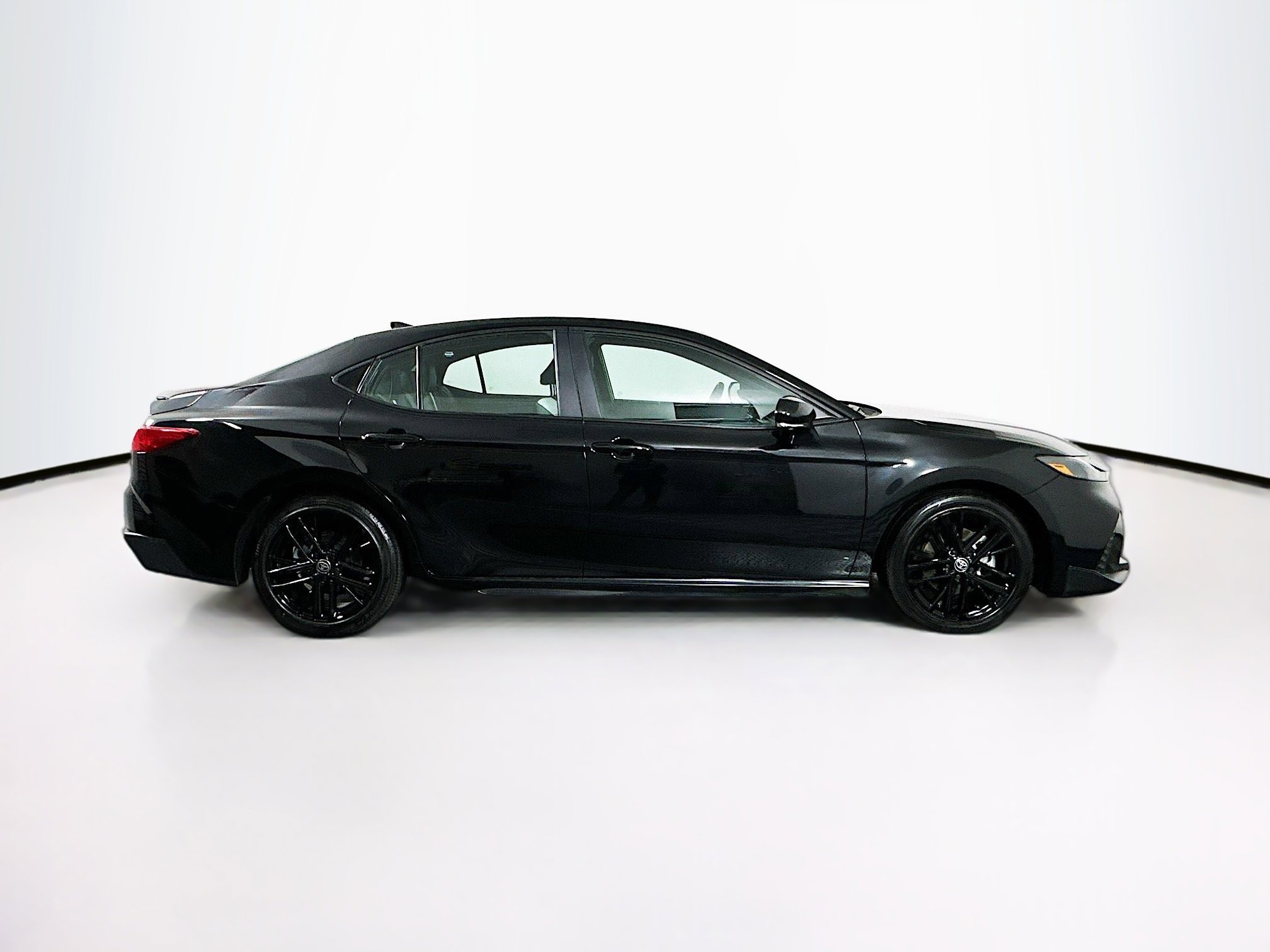 Used 2025 Toyota Camry SE image 10