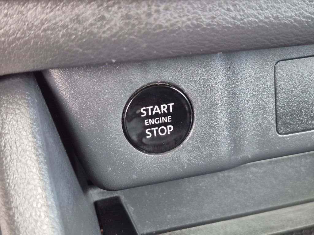 Used 2025 Nissan Rogue SV image 25