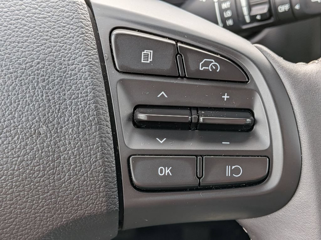 Used 2025 Hyundai Venue SEL FWD image 20