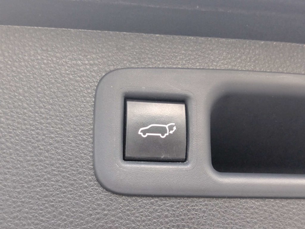 Used 2021 Toyota Highlander XLE AWD/4WD image 20
