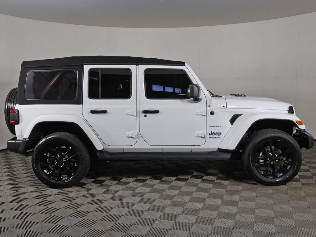 Used 2022 Jeep Wrangler Unlimited Sahara w/ Cold Weather Group AWD/4WD image 15