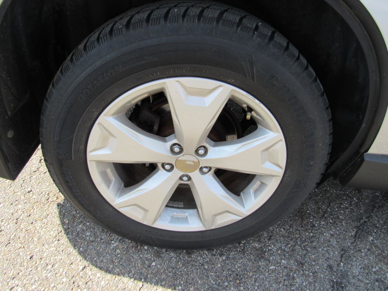 Used 2016 Subaru Forester 2.5i Premium w/ All-Weather Package image 12