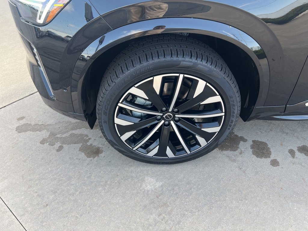 New 2026 Volvo XC90 B6 Plus w/ Protection Package Premier image 9
