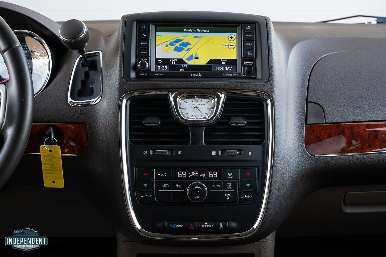 Used 2014 Chrysler Town & Country Touring image 12