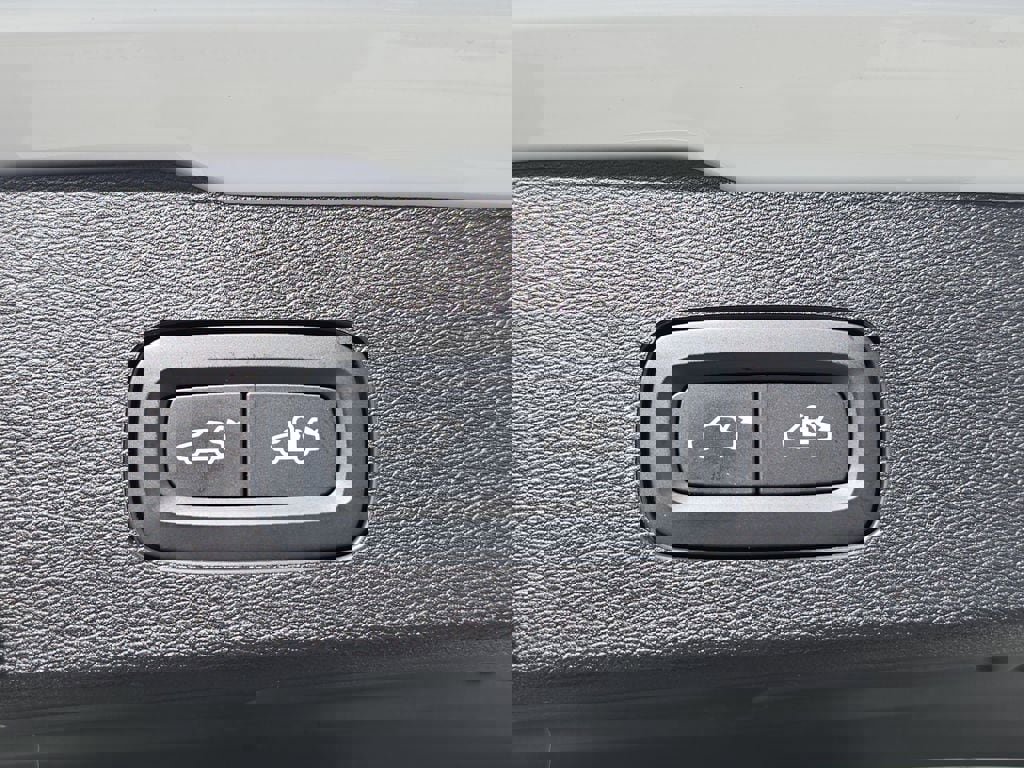 Certified 2022 Volvo V60 T5 Cross Country w/ Climate Package image 9