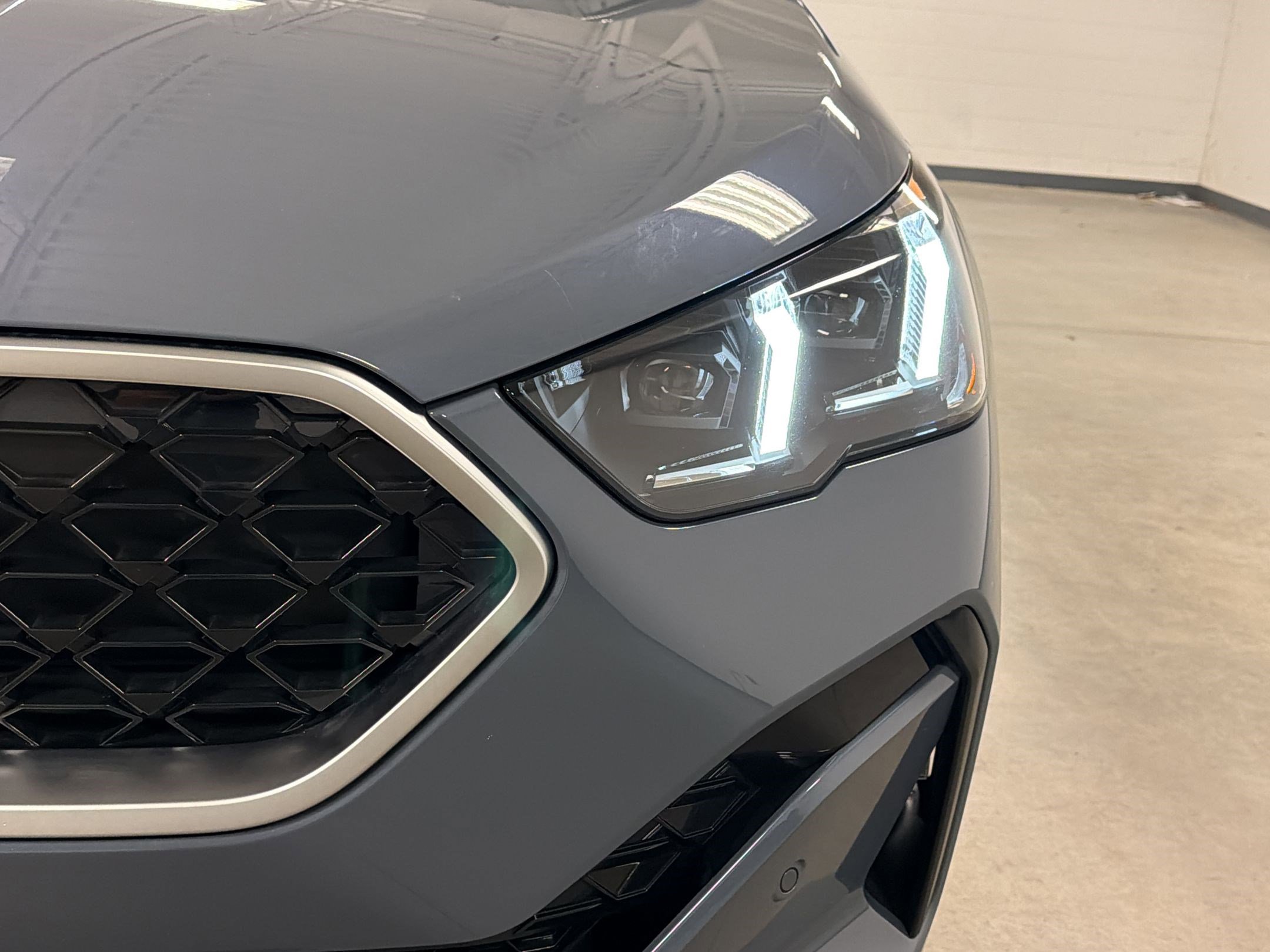 Certified 2025 BMW X2 xDrive28i image 10