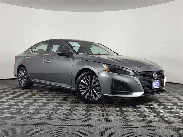 Used 2024 Nissan Altima 2.5 SV FWD image 1