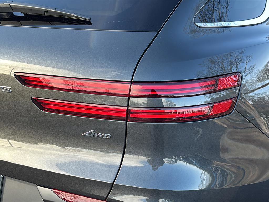 Used 2026 Genesis GV70 2.5T Select image 13