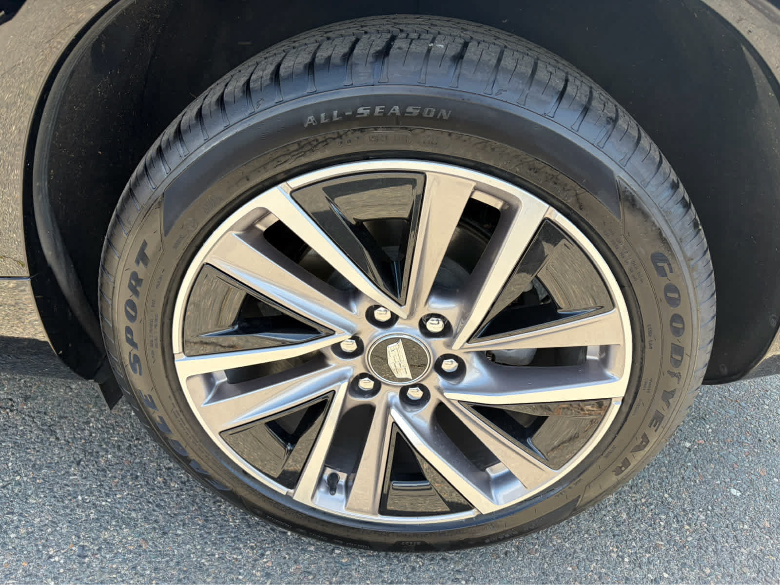 Certified 2026 Cadillac Vistiq Sport w/ LPO, Floor Liner Package AWD/4WD image 31