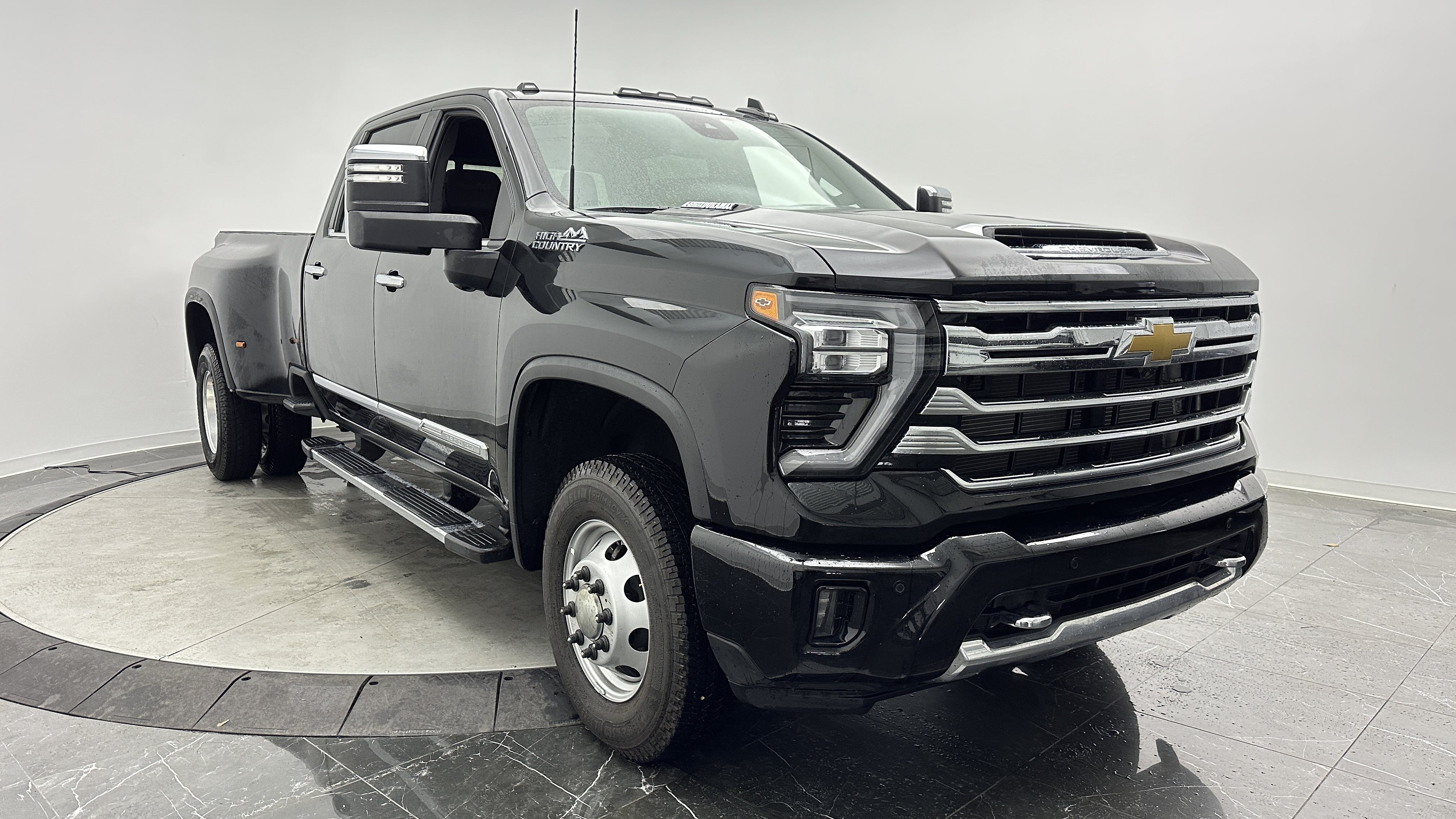 Used 2026 Chevrolet Silverado 3500 High Country AWD/4WD image 3