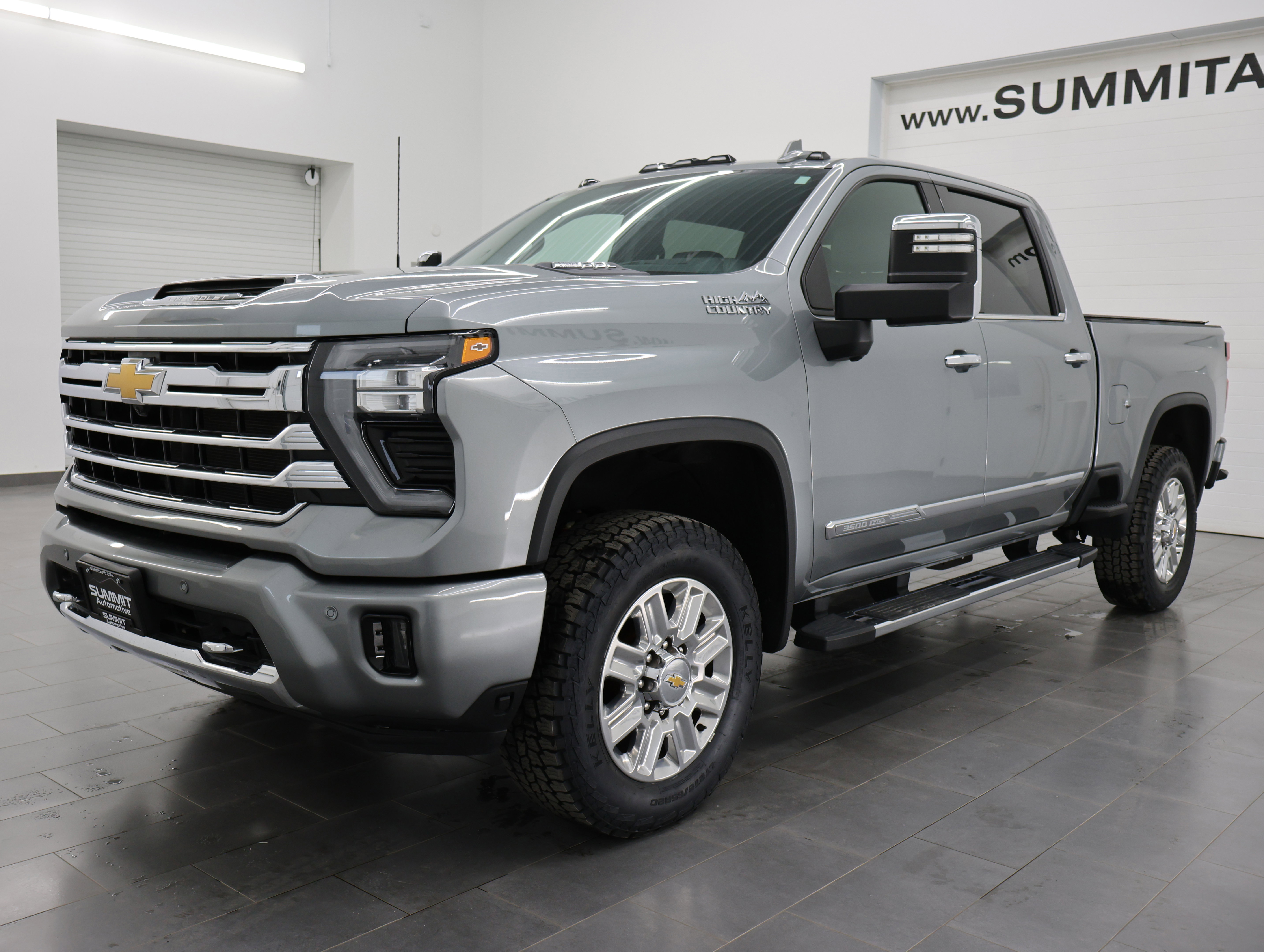 Used 2024 Chevrolet Silverado 3500 High Country w/ High Country Premium Package AWD/4WD image 7