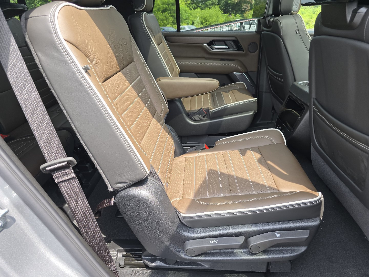 New 2026 GMC Yukon Denali Ultimate AWD/4WD image 31