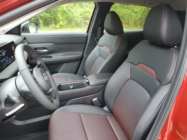 New 2026 Nissan Kicks SR w/ Cold Weather Package FWD image 5