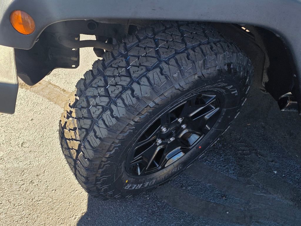 Used 2017 Jeep Wrangler Unlimited Willys image 11