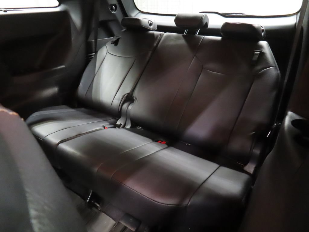 Used 2025 Toyota Sienna Platinum AWD/4WD image 20
