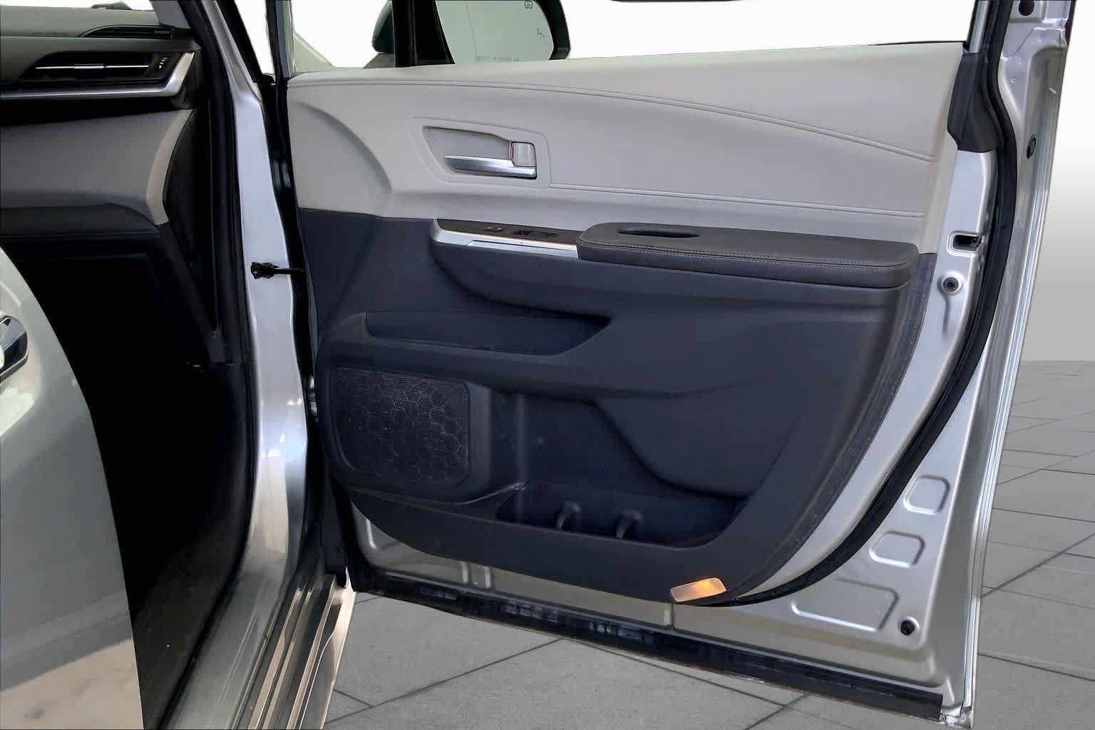 Used 2021 Toyota Sienna XLE FWD image 23