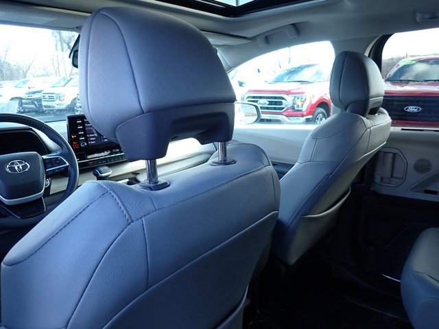 Used 2024 Toyota Sienna XLE image 16