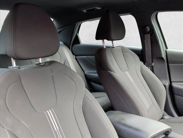 Used 2025 Hyundai Elantra SEL FWD image 26
