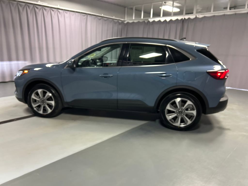 Used 2025 Ford Escape Platinum image 4