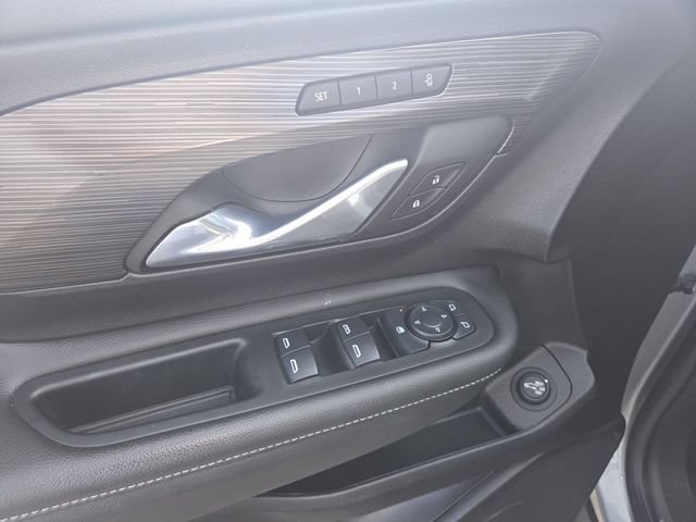 Used 2024 GMC Terrain SLT w/ Tech Package FWD image 13