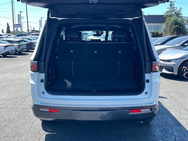 Used 2022 Jeep Wagoneer Series II AWD/4WD image 10