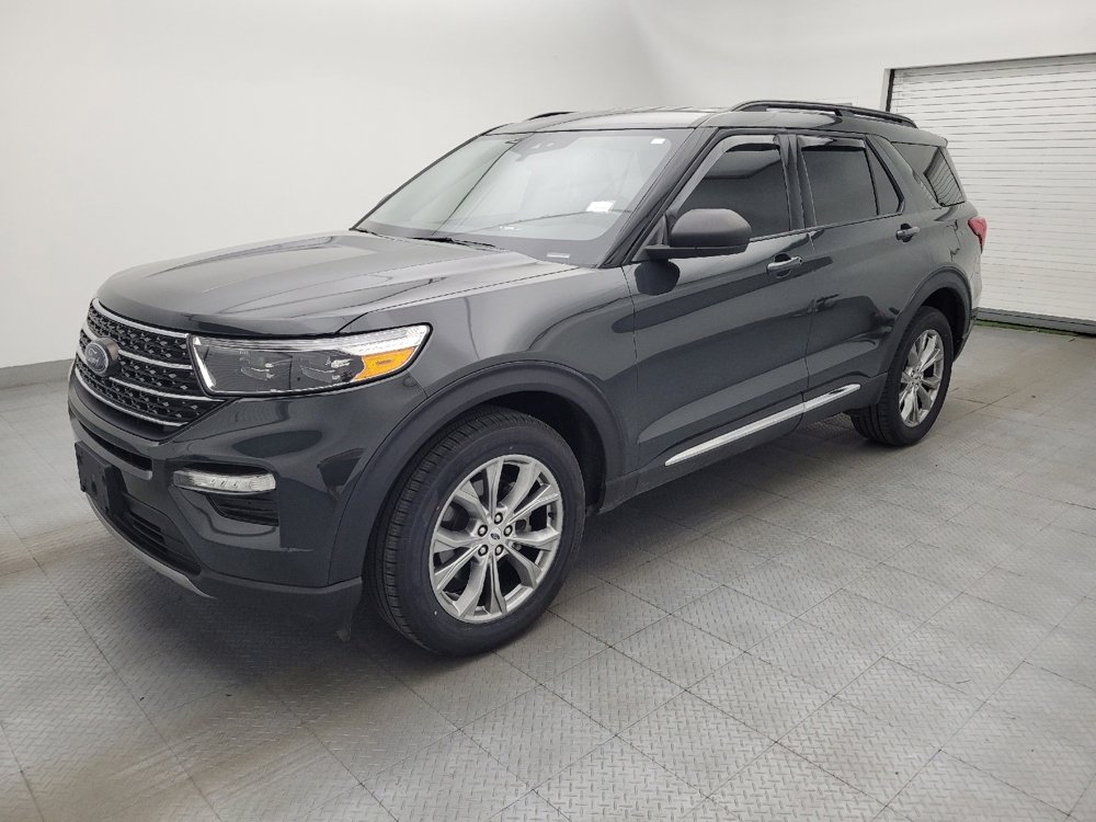 Used 2022 Ford Explorer XLT w/ Equipment Group 202A image 2