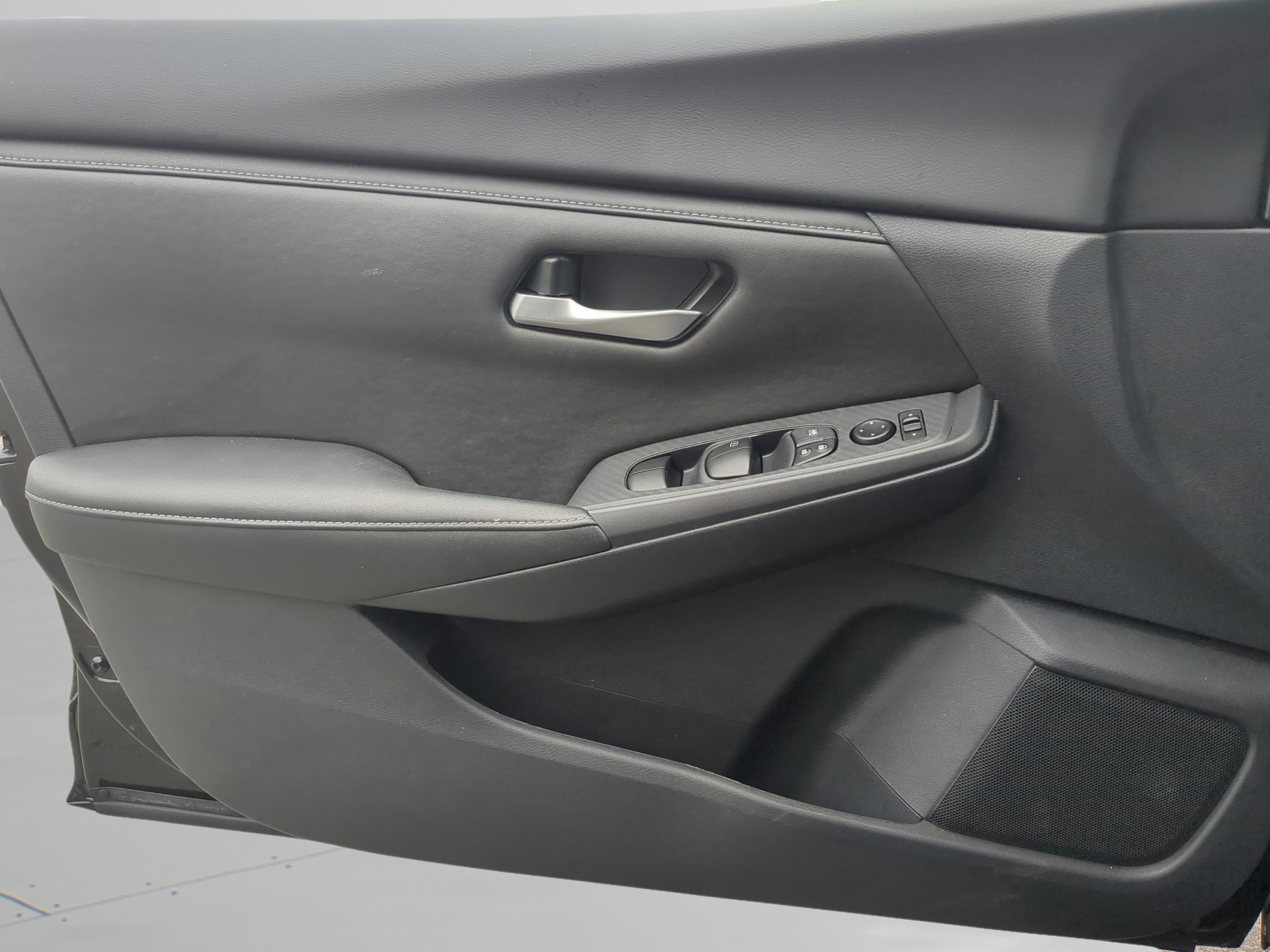 Used 2025 Nissan Sentra SV image 18