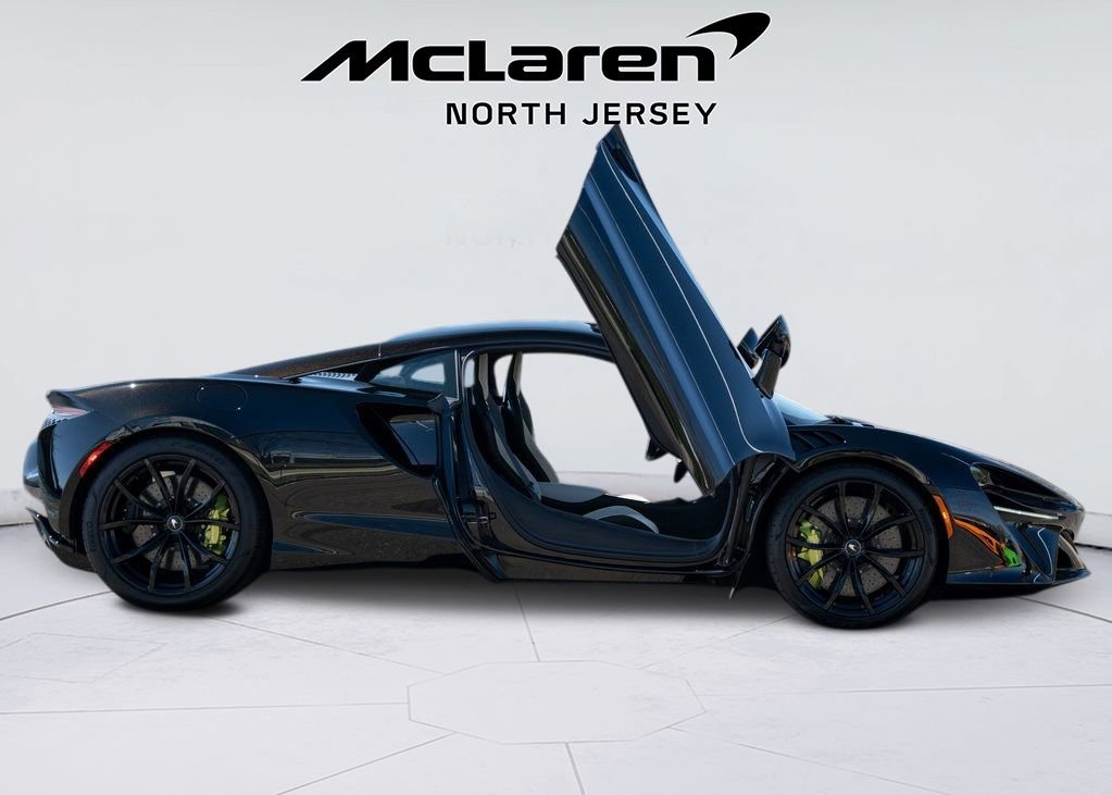 New 2025 McLaren Artura image 8