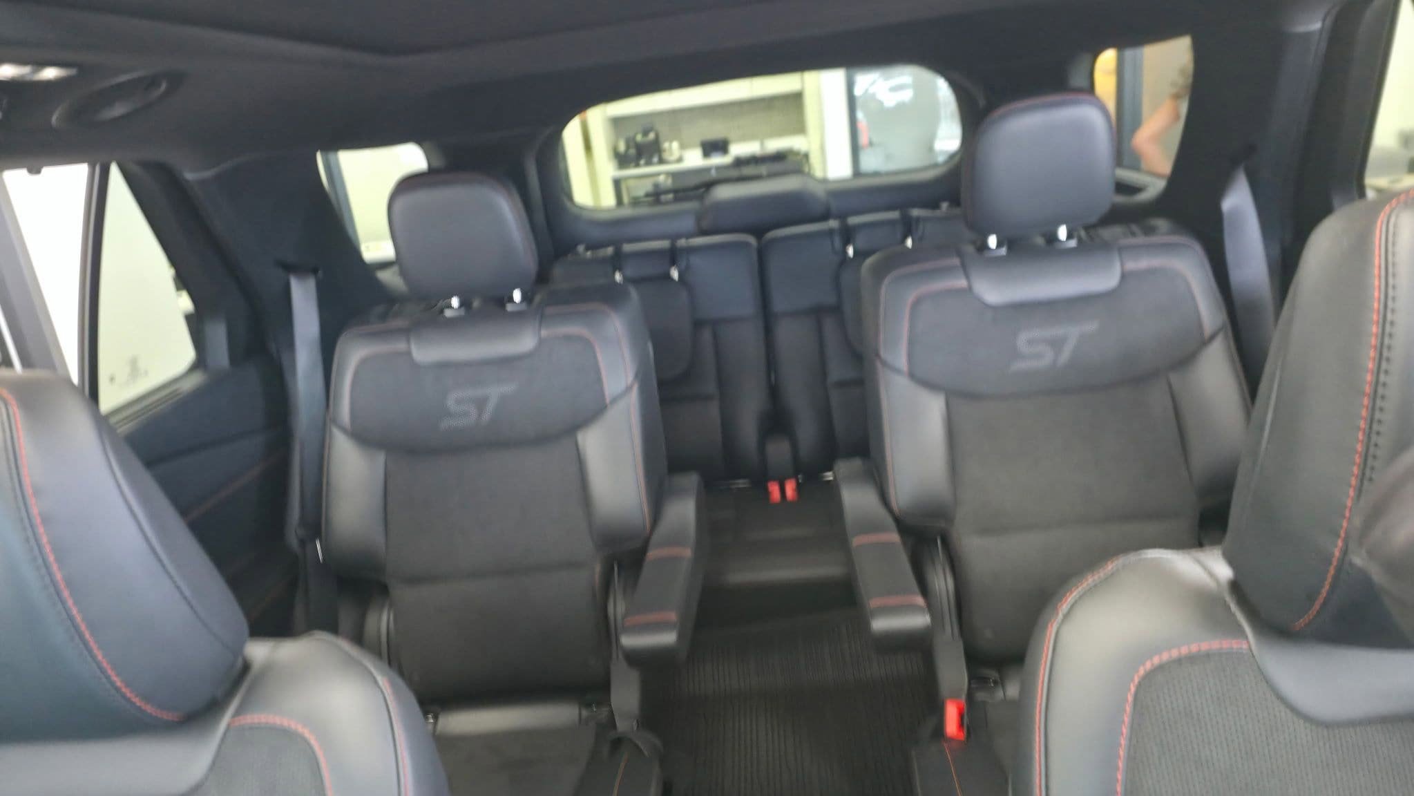 Used 2023 Chevrolet Traverse Premier w/ Redline Edition FWD image 12