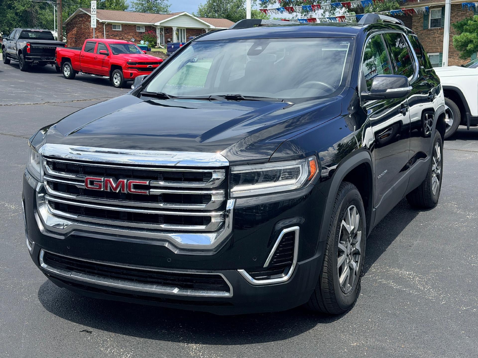 Used 2021 GMC Acadia SLE w/ Driver Convenience Package FWD image 1