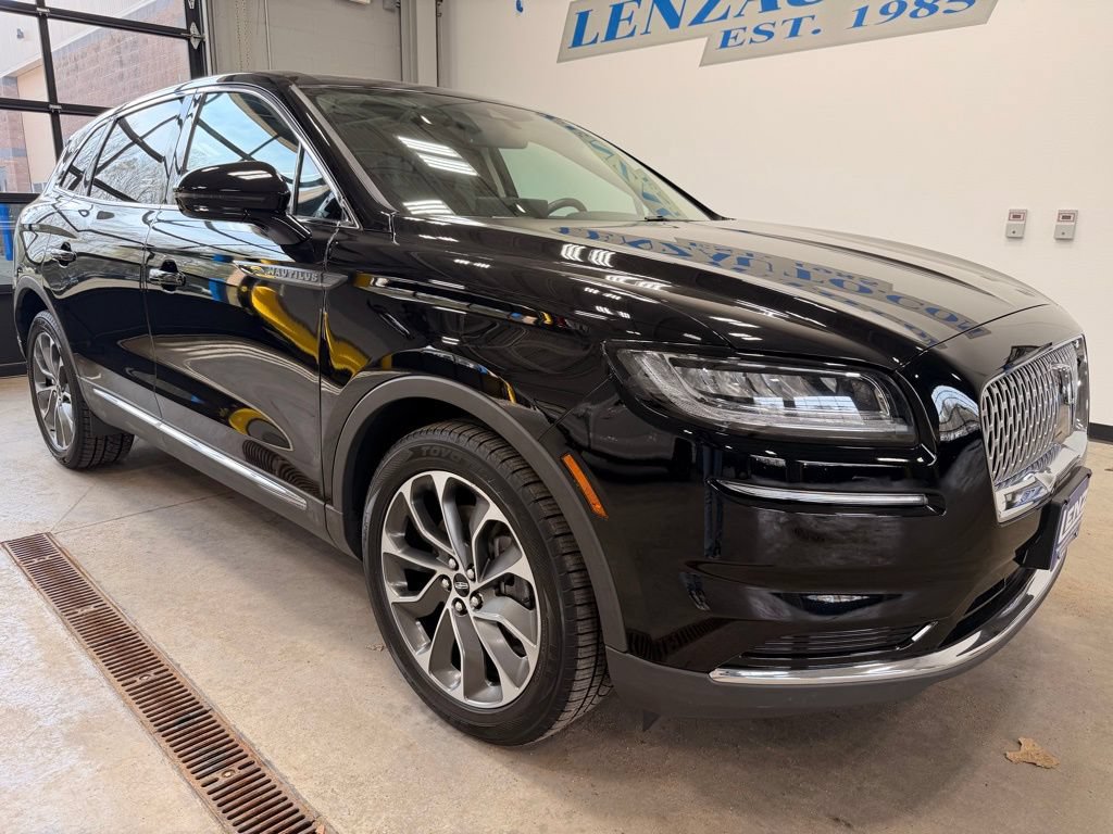 Used 2023 Lincoln Nautilus Reserve AWD/4WD image 2