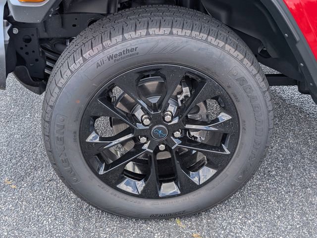Used 2025 Jeep Wrangler Unlimited Sahara AWD/4WD image 12
