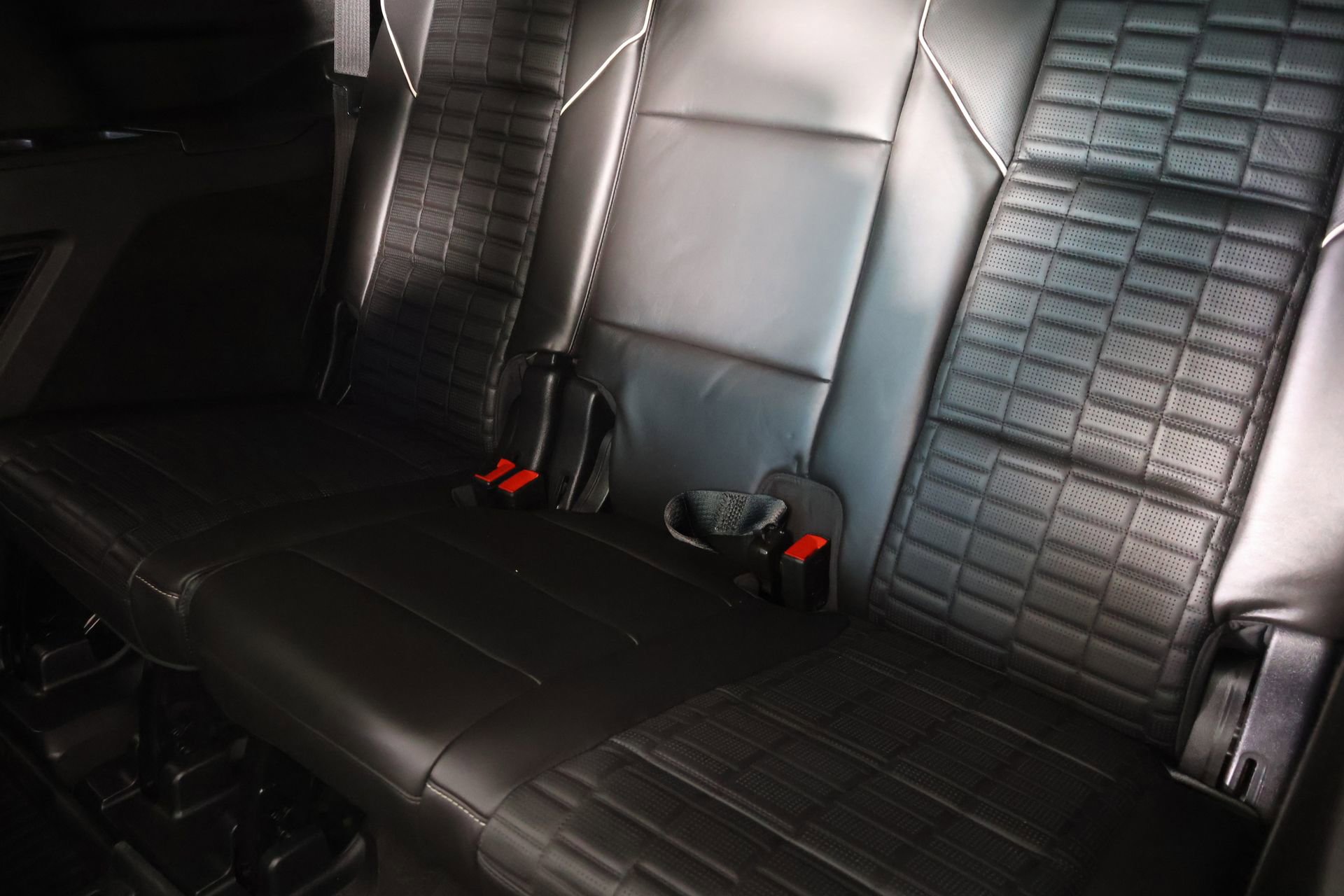 Used 2024 Cadillac Escalade Sport Platinum w/ LPO, ONYX Package AWD/4WD image 13