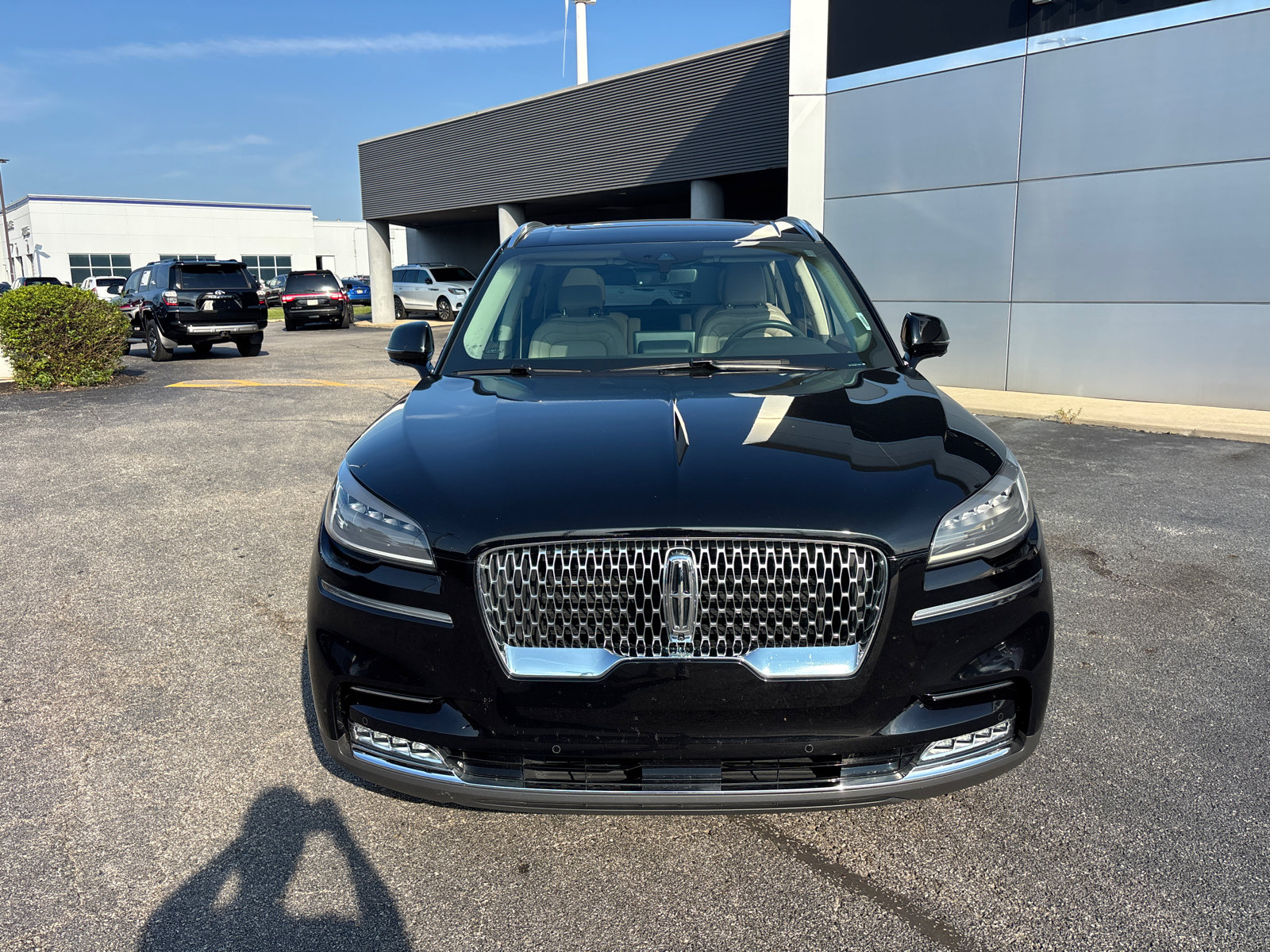 Used 2021 Lincoln Aviator Reserve w/ Equipment Group 201A AWD/4WD image 2
