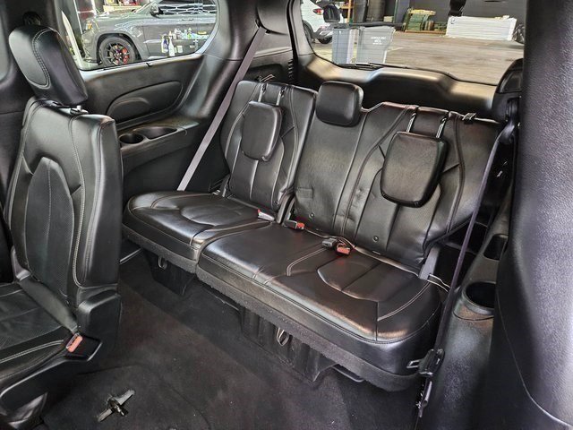 Used 2020 Chrysler Pacifica Touring-L w/ S Appearance Package image 24