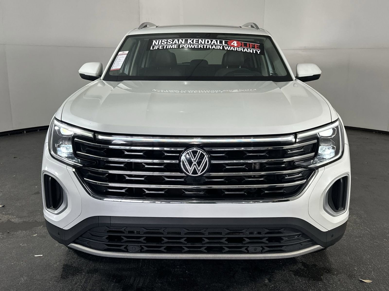 Used 2025 Volkswagen Atlas SEL AWD/4WD image 3