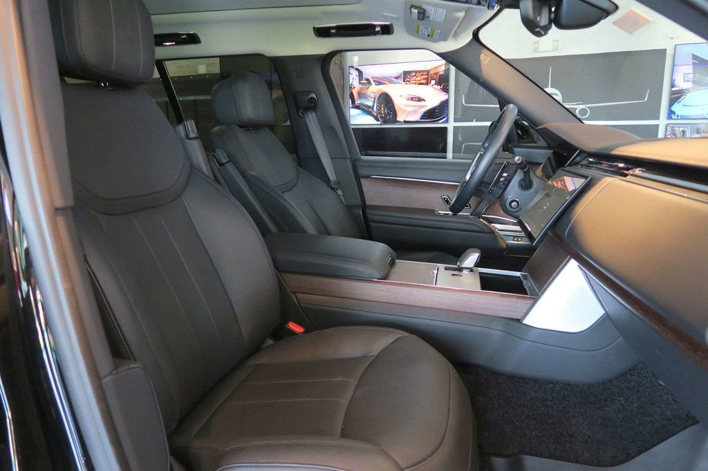 Used 2025 Land Rover Range Rover SE AWD/4WD image 25