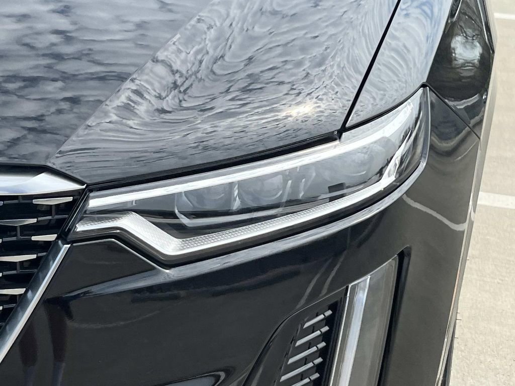 Certified 2025 Cadillac XT6 Premium Luxury w/ Platinum Package image 9