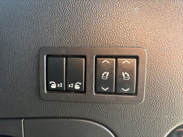 Used 2018 Cadillac Escalade Premium Luxury AWD/4WD image 19