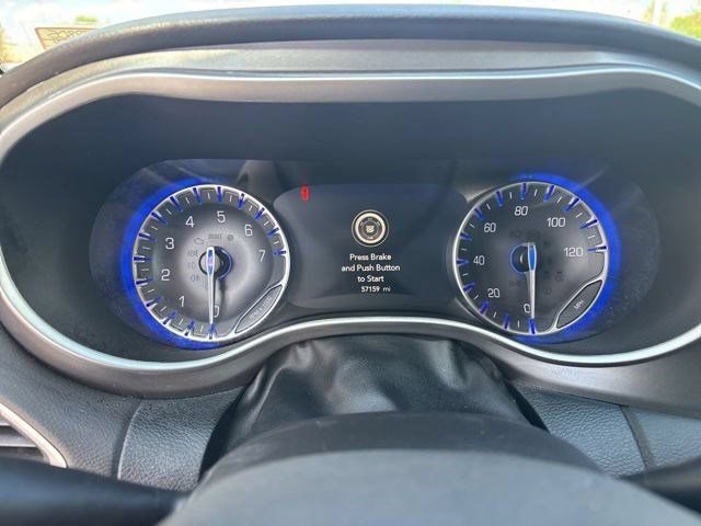 Used 2024 Chrysler Pacifica Touring-L FWD image 15