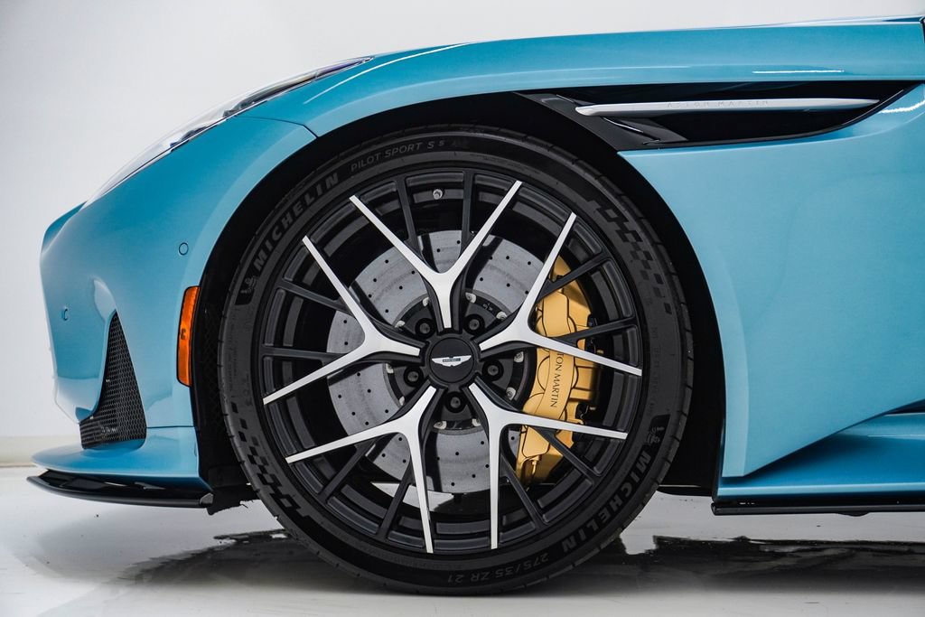 Used 2024 Aston Martin DB12 Convertible RWD image 17