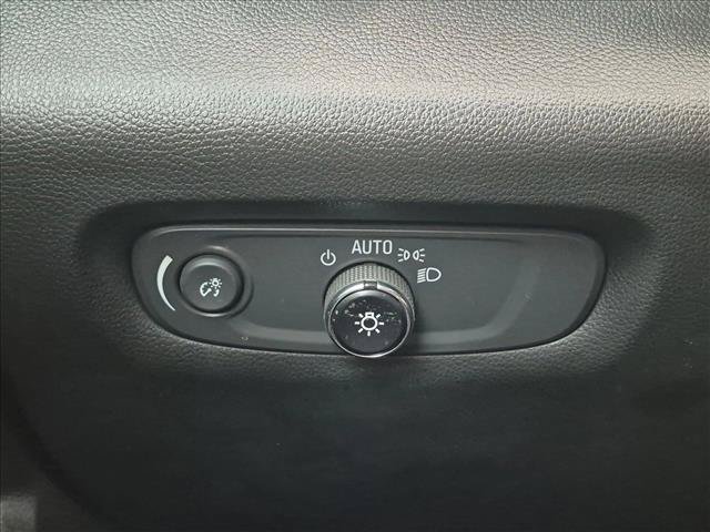 Used 2023 Chevrolet Traverse LT FWD image 18